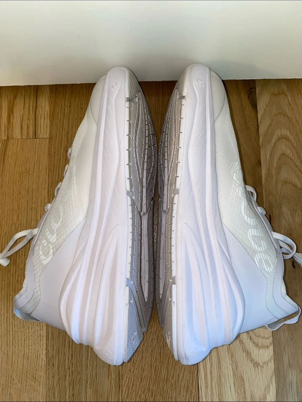 Clove Nursing Athletic All-White Casual Lace-Up Sneakers size 9